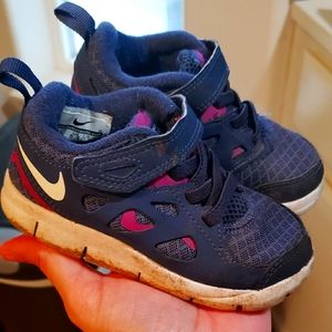 Toddler nikes-size 7